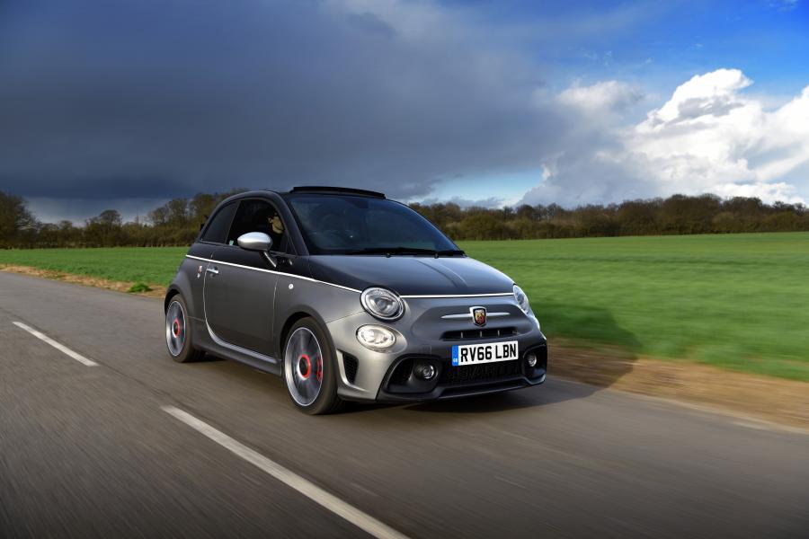  Abarth 595C Turismo (312) 2016 года  (UK) (фото 1 из 24)
